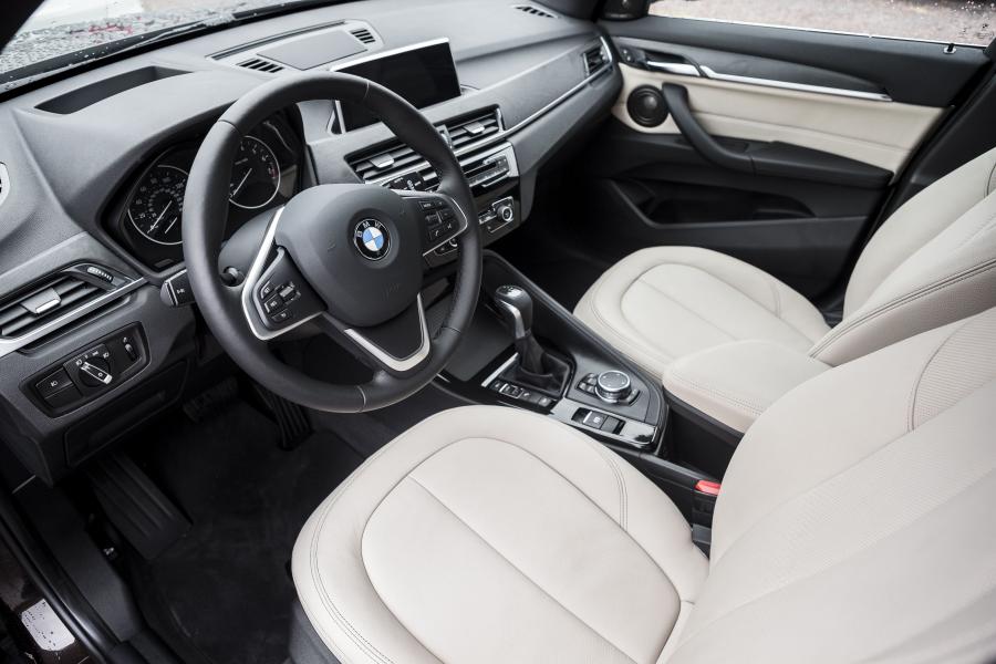 Торпедо BMW X1 xDrive28i xLine 2016 года  (NA) (фото 6 из 11)